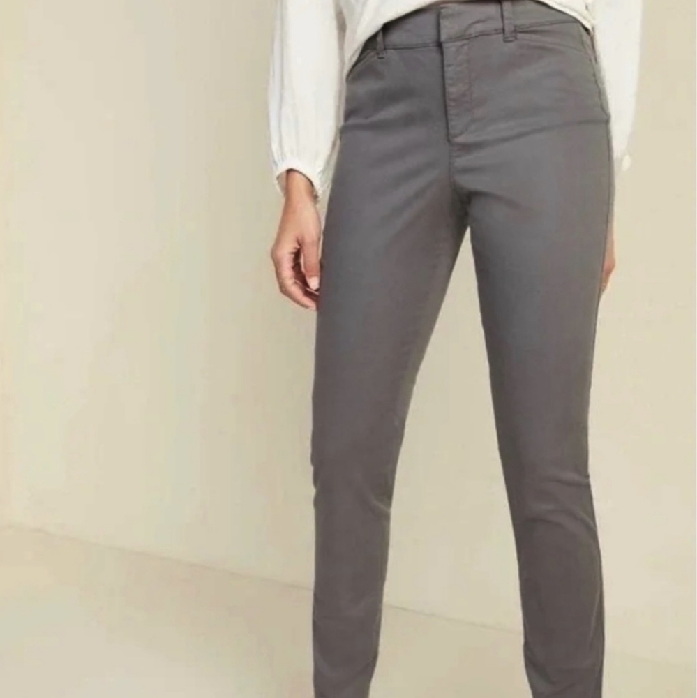 Old Navy Gray Chino Cropped Pixie Pants Size 8
